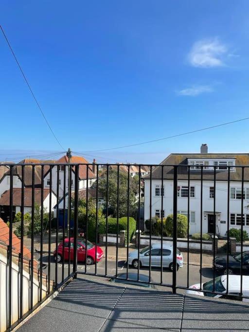 Lovely Bijou Loft Apt, One Road Back From The Sea Apartment Worthing Luaran gambar