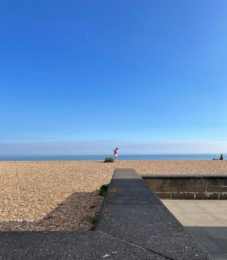 Lovely Bijou Loft Apt, One Road Back From The Sea Apartment Worthing Luaran gambar